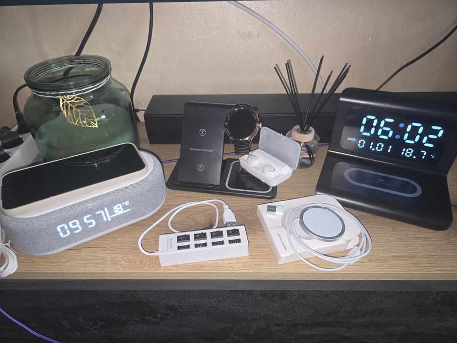 Безжично зарядно за телефон/часовник,термометър и USB хъб
