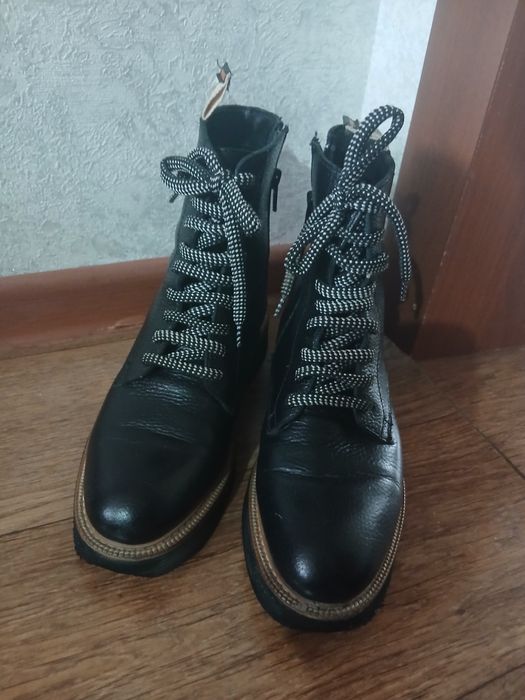 Продам ботинки осенние