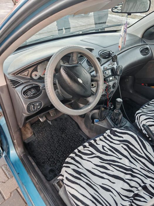 Vând Ford focus benzina