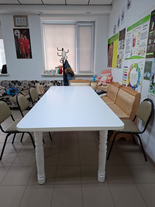 Стол кухонный белый