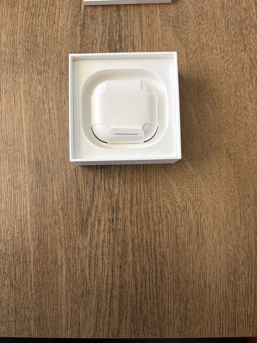 Apple AirPods 4