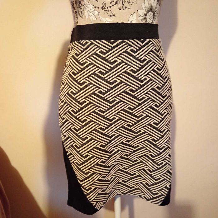Fustă elegantă mărimea M