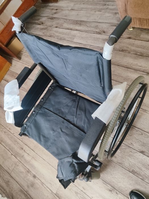 Продам инвалидную коляску