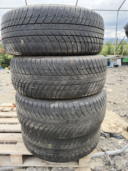 Vand o pereche de jante Bmw cauciucuri de iarna , stare destul de buna, necesita o spalare