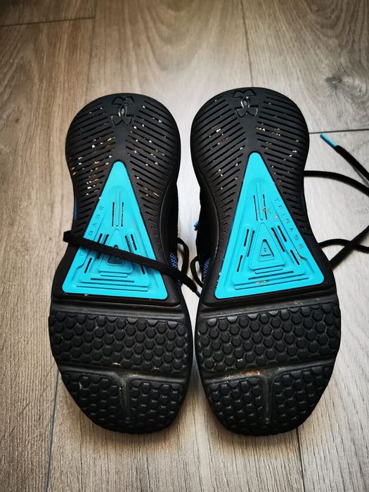Adidasi stare impecabila Under Armour