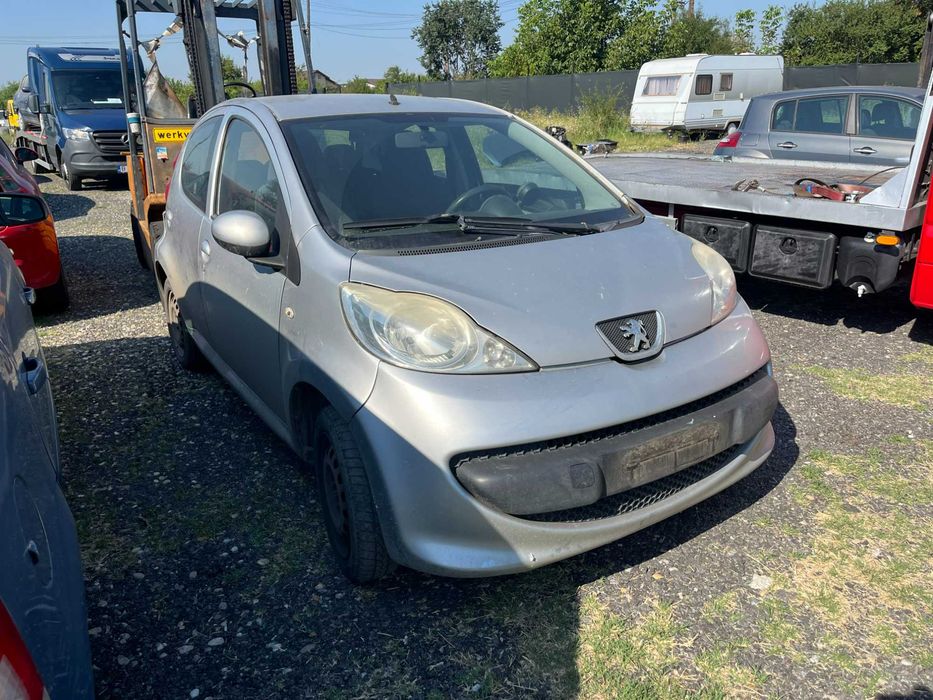 Dezmembrez Peugeot 107 gri argintiu 1.0 benzina 2007