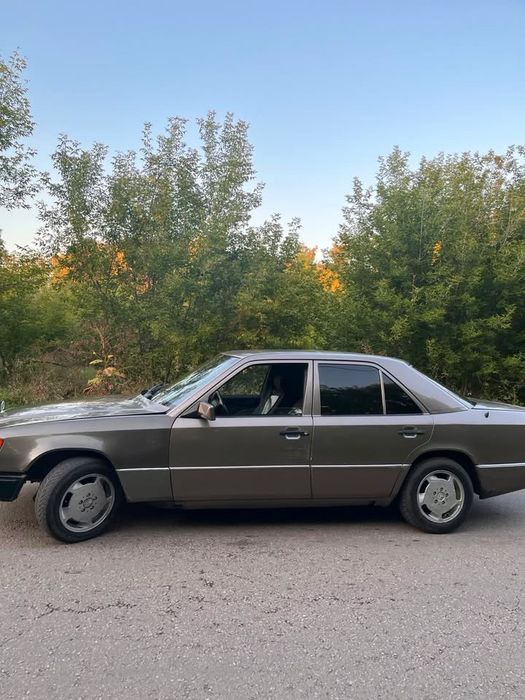 Mercedes E230 W124