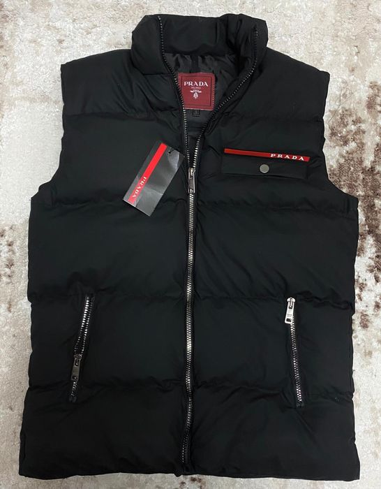 Vând vesta noua de bărbați Prada
