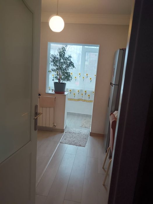 Vând apartament 3 camere  poarta 6