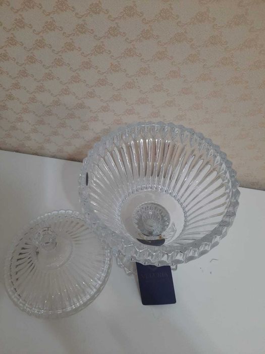 Хрустальная конфетница с крышкой VELURIA