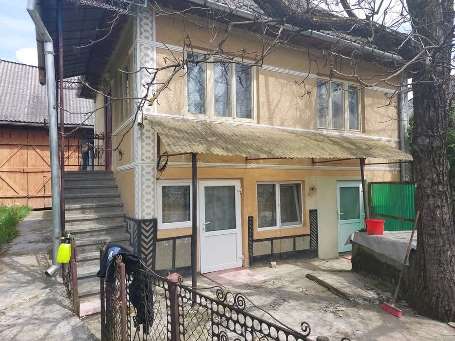 Doua case in zona linistita 1500Mp