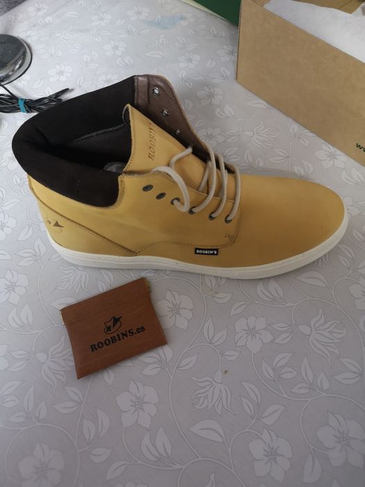 Продам новые ботинки