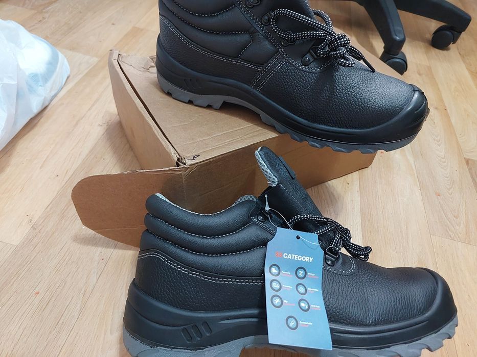 Продам непромокаемые ботинки. Размер 44