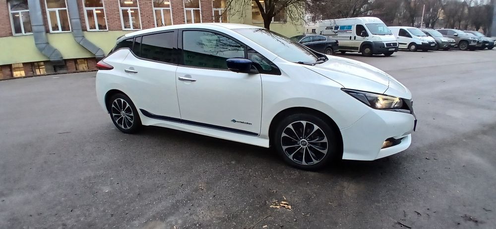 Nissan leaf 40kw 55000km 360°