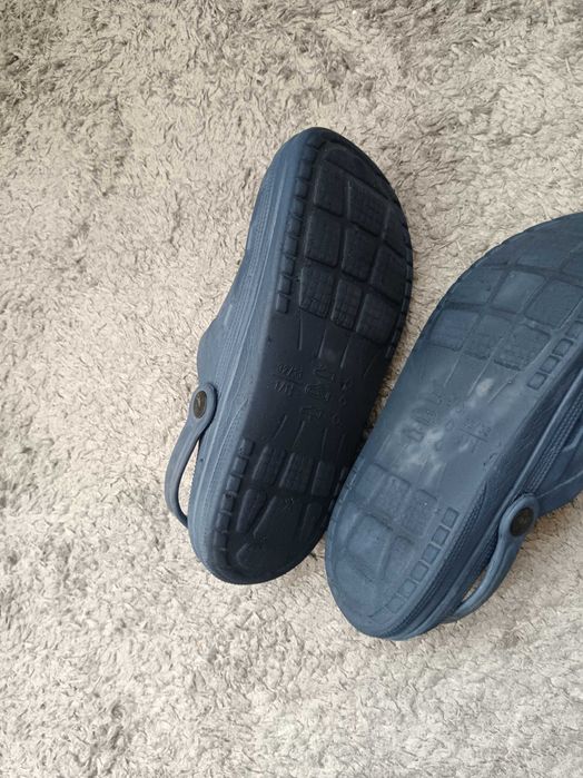 Papuci crocsi.albastri mărimea 32..33