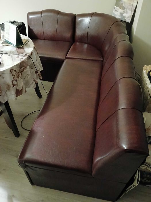 Продавам диван - еко кожа