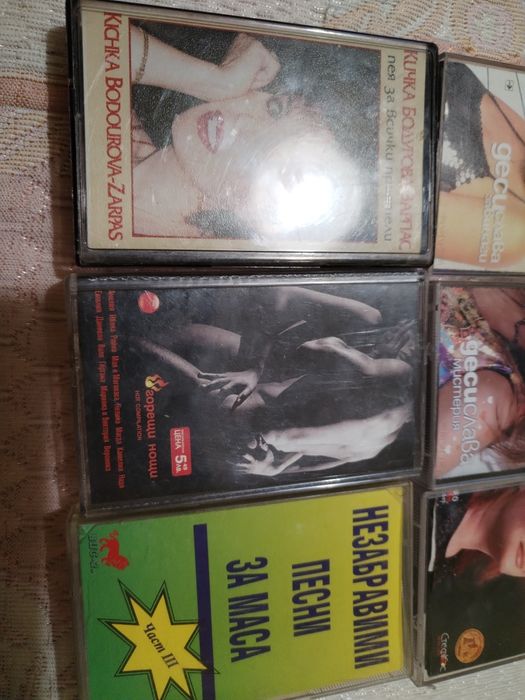 Стари касетки за касетофон