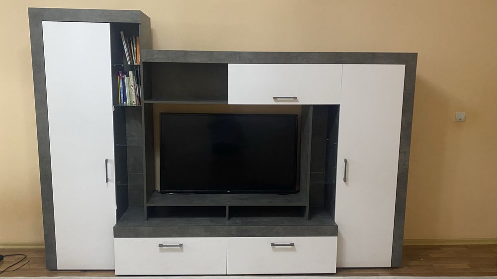 Мебель для гостиной б/у в хоршем состоянии.