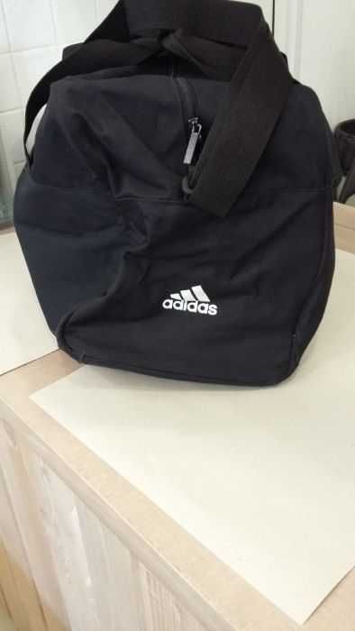 Adidas-Чисто Нов