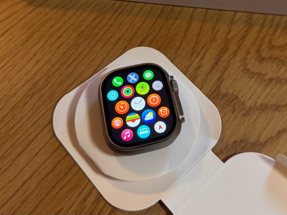 Apple Watch Ultra 2 49mm - Titanium Case Orange Ocean strap