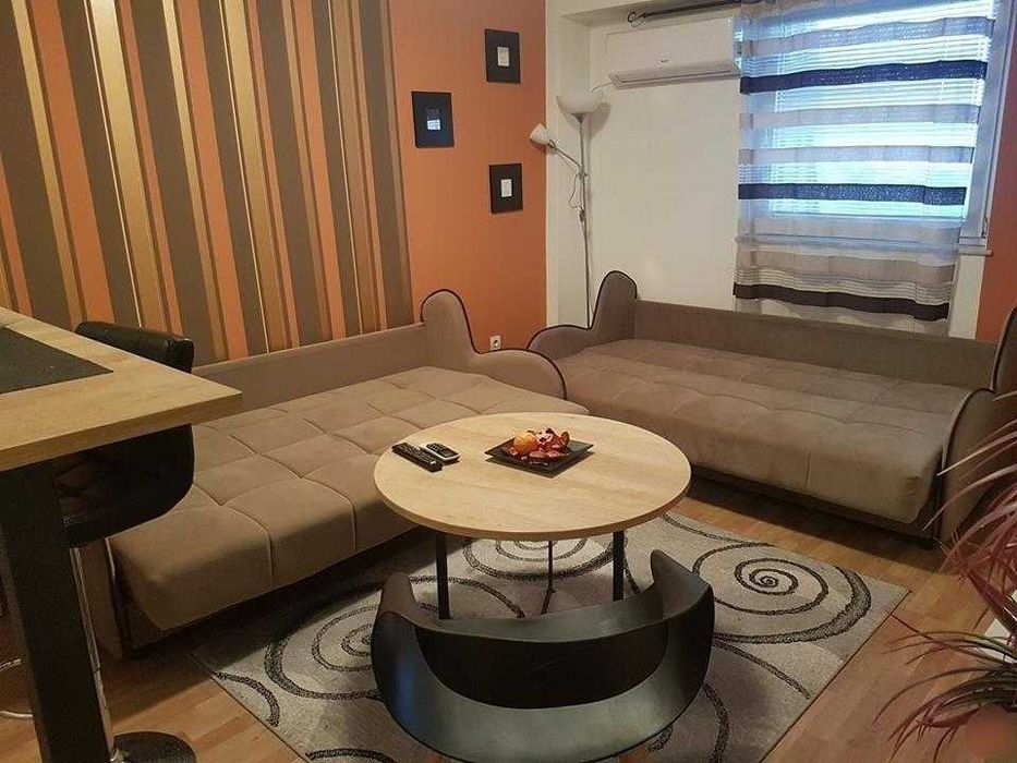 Дава се под наем Едностаен апартамент в Бургас, Център - 30 кв.м за 153 € - Снимка #2