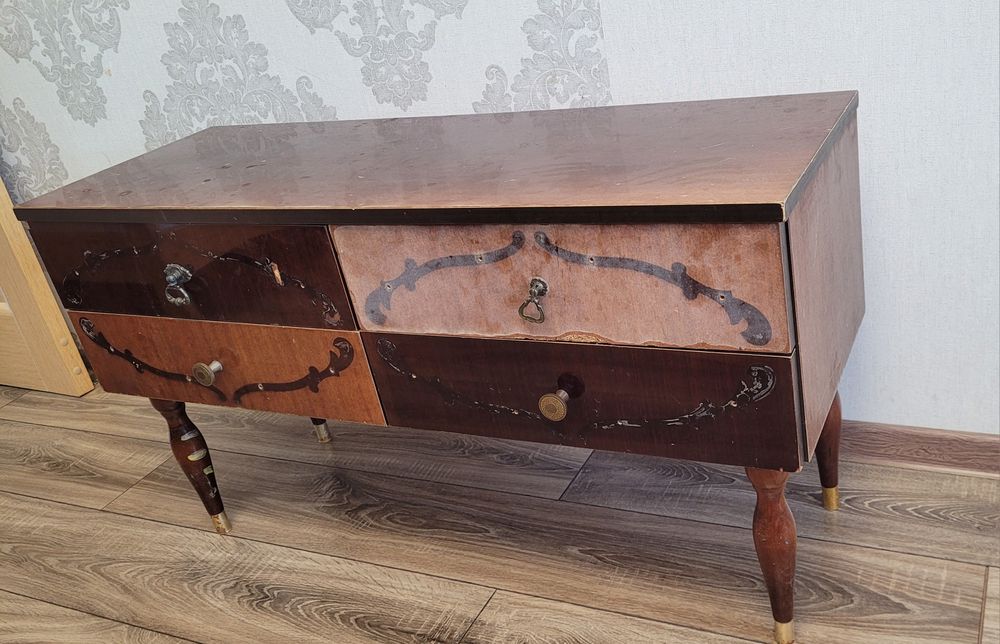 Комод-трюмо  (дерево),  стоимость без маленькой тумбы