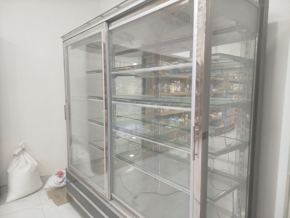 Витрина холодильник 220В