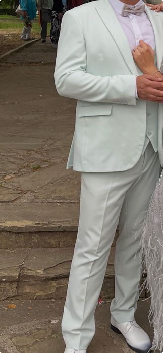 Продавам Нов Костюм размер L/XL