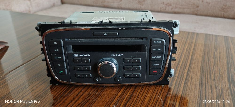Оригинално радио Ford Focus 6000 CD + код – отлично състояние