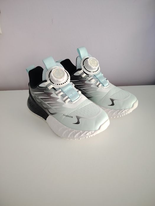 Детски маратонки с диск