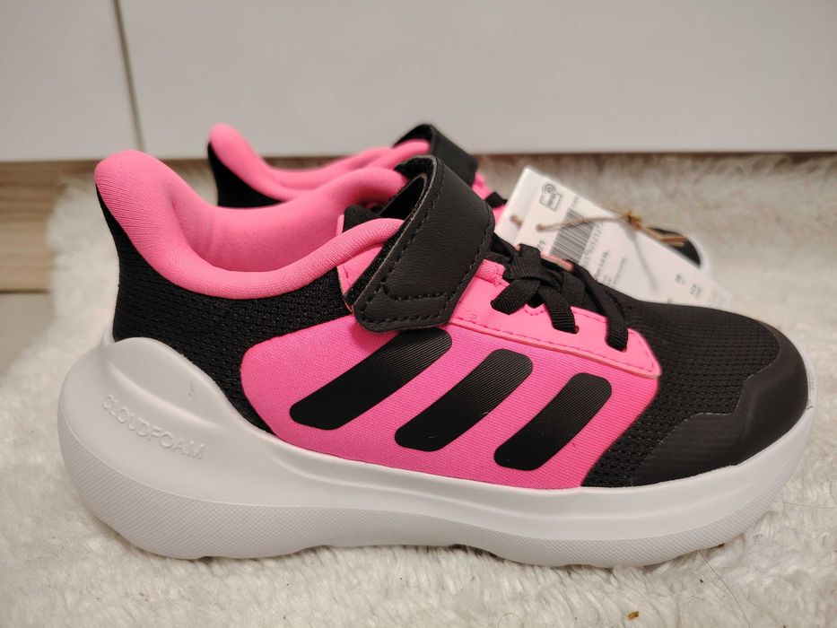 НОВИ Оригинални Adidas детски маратонки за момиче