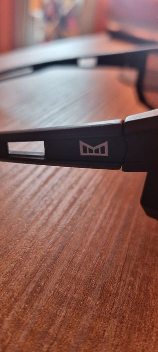 Продавам слънчеви очила