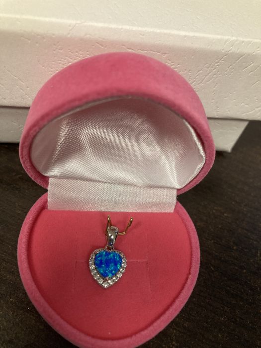 Сребърна висулка с опал и циркони