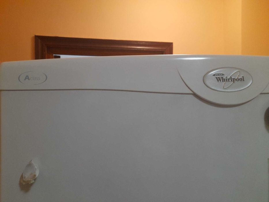 Frigider Whirlpool