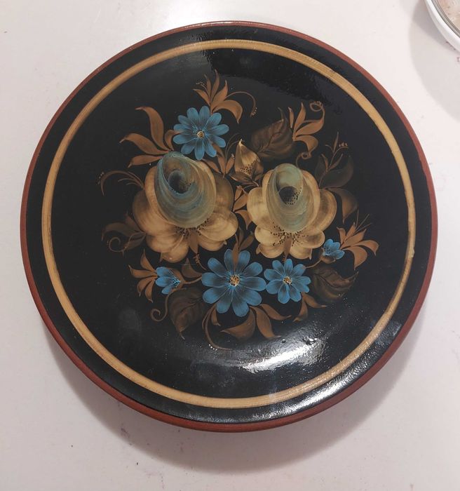 Декоративная настенная тарелка керамика роспись техника Жостово