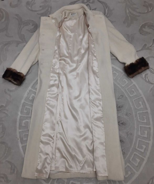 Palton dama bej / Palton dama negru 120 lei fiecare