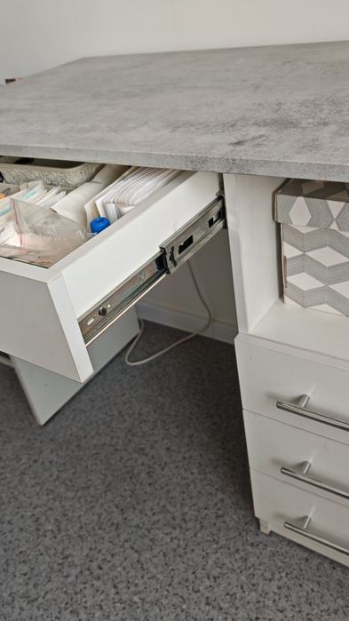 Стол мастера маникюра