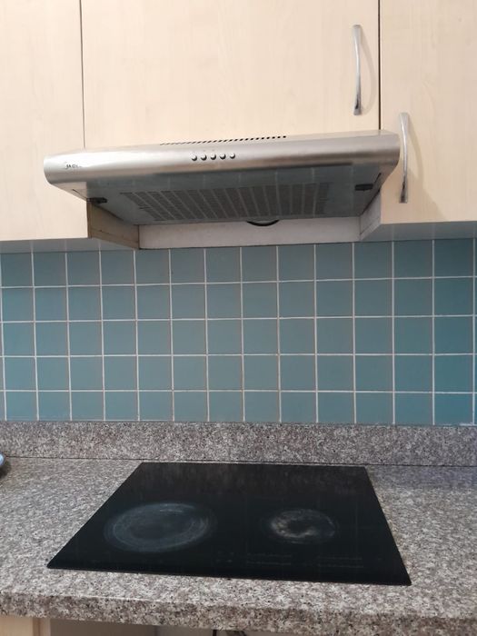 Продам вытяжку Midea в хорошем состоянии