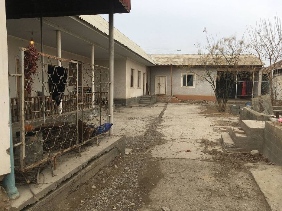 Xovli uy sotiladi srochna