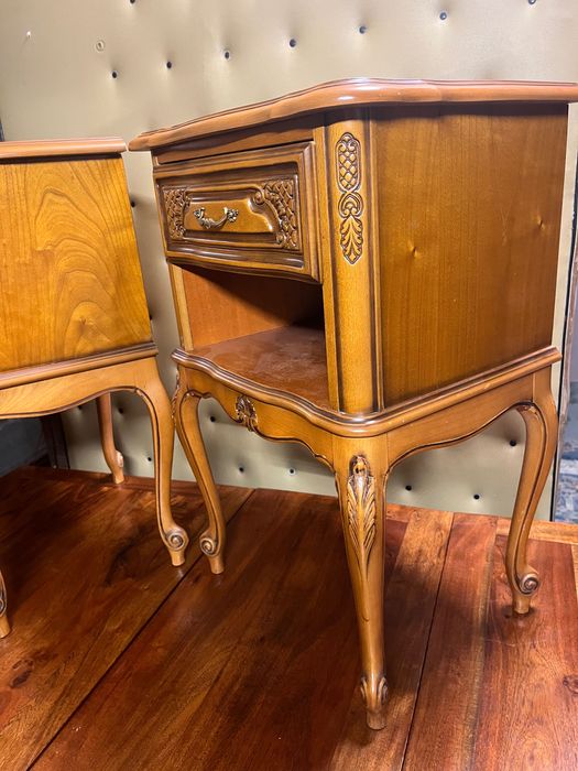 Старинни нощни шкафчета