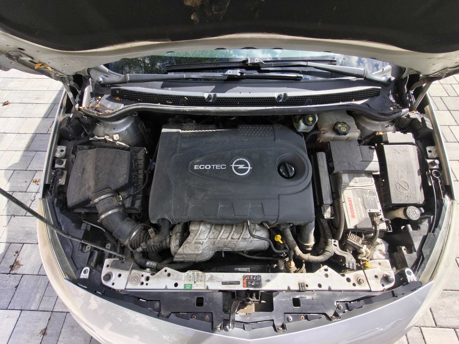 Opel Astra J din 2011, motor 2.0 cdti 165 cp
