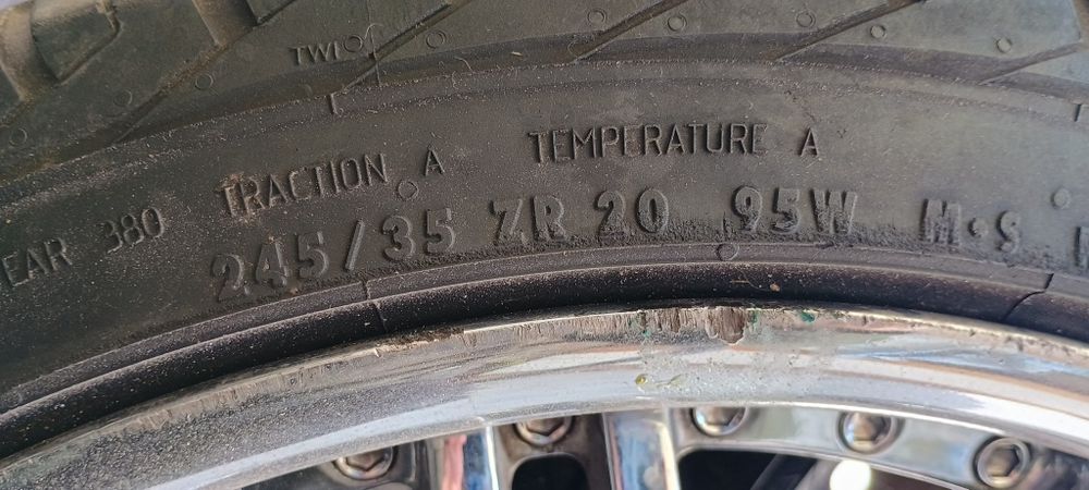 Гуми с джанти '20 за Мерцедес