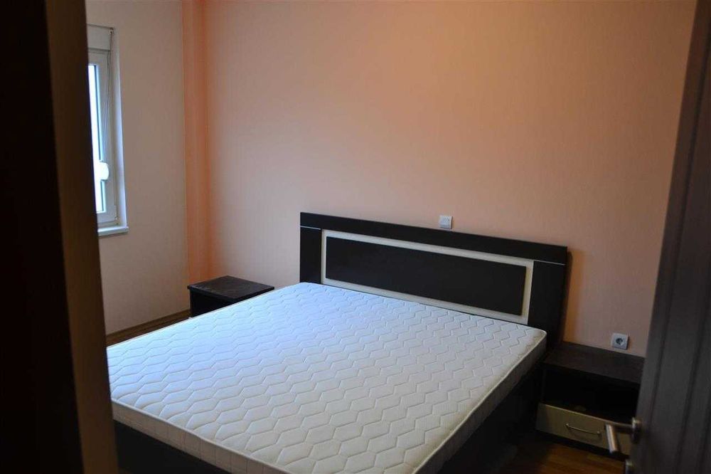 Дава се под наем Двустаен апартамент в Бургас, Славейков - 65 кв.м за 204 € - Снимка #1