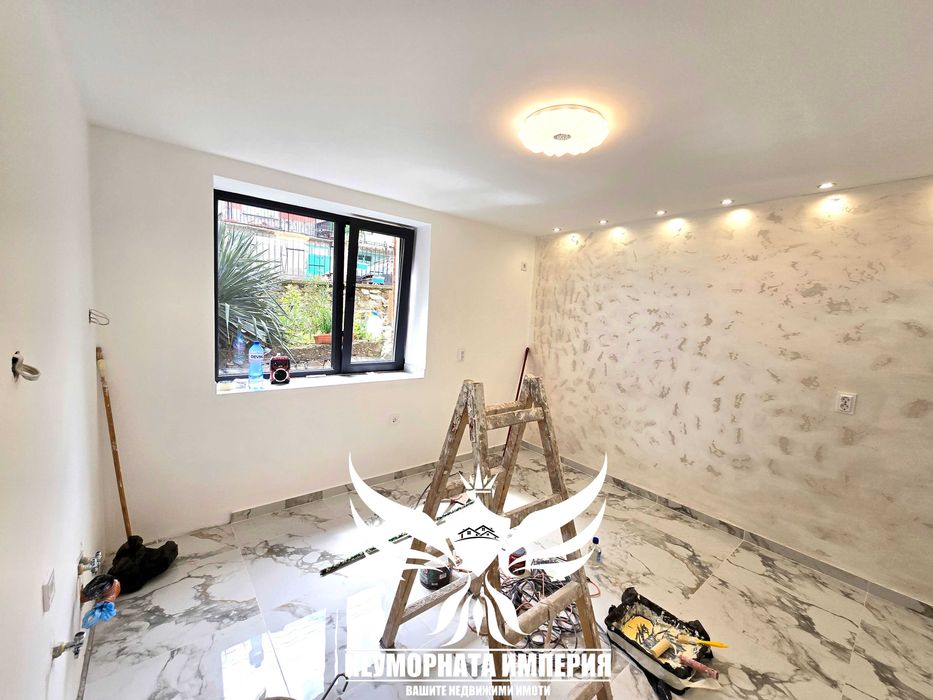Продавам двустаен апартамент 40кв.м. на партер с гараж 20кв.м. в Асеновград кв.Изток