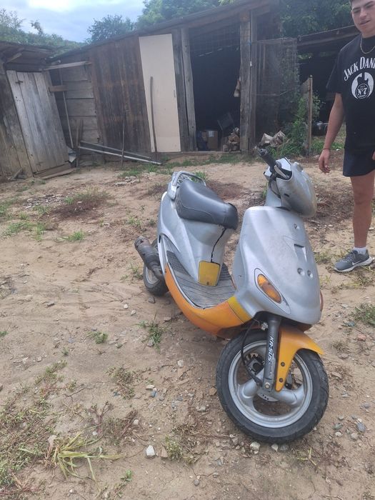 Vând scuter urgent stare perfectă,defect nu merge partea de instalație electrică