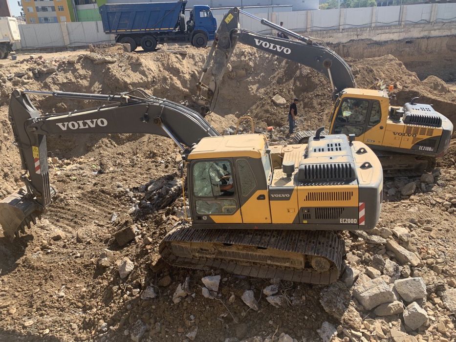 Гусеничный Экскаватор в Аренду, Гидромолот