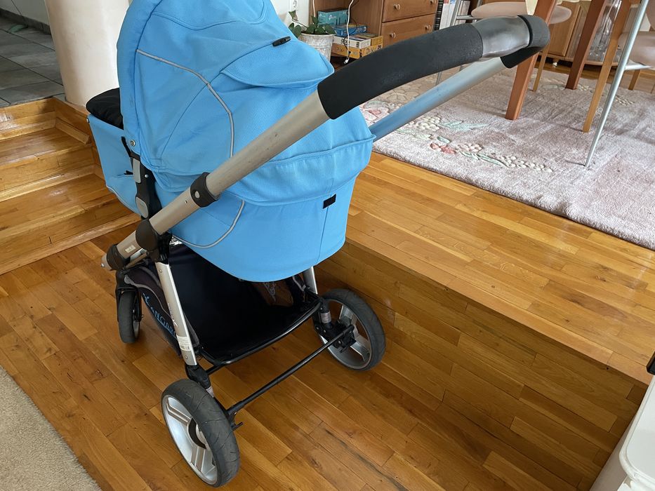 Бебешка количка с много аксесоари и настройки