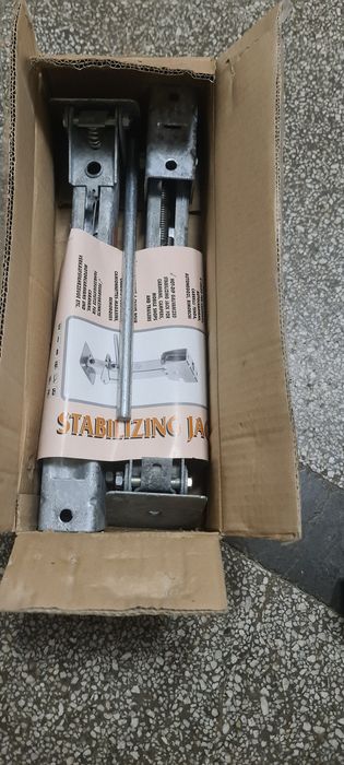 Стабилизиращи крака за кемпер или каравана