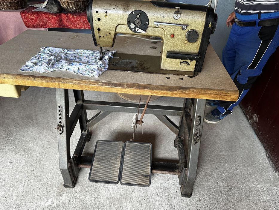 Masina de cusut si masina de surfilat .Industriale Altin germane