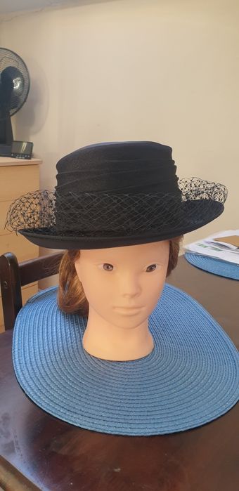 Palarie neagră pentru ocazii speciale